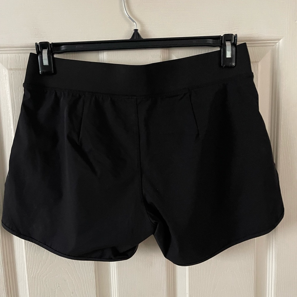 Hylete pull on style shorts women’s size medium